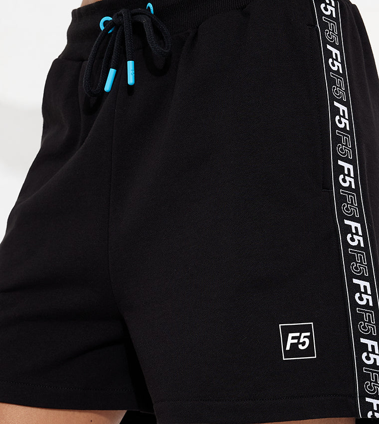 SIDE TAPE CASUAL FIT SHORTS_BLACK