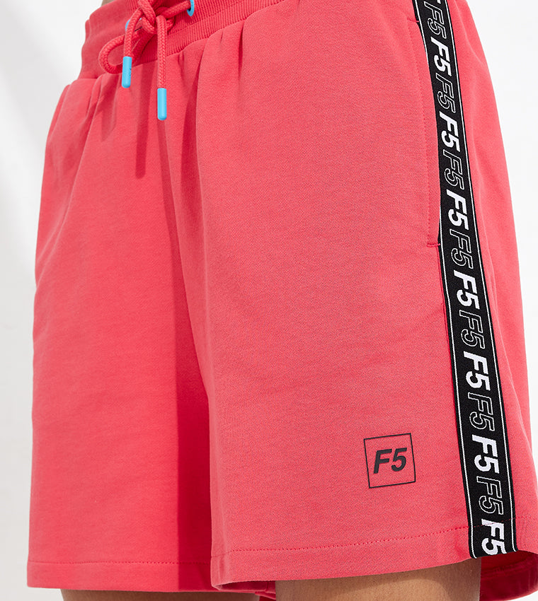 SIDE TAPE CASUAL FIT SHORTS_RED